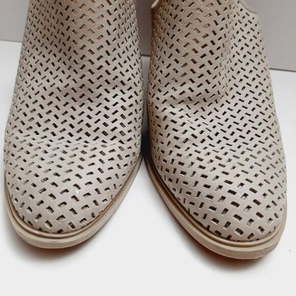 DV by Dolce Vita \ Slip-On Laser Cut-Out Mules Chunky High Heel Shoes Cream 7.5 - Picture 6 of 16